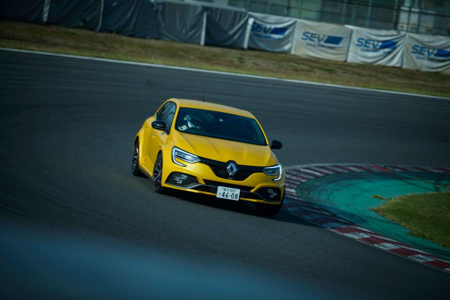  Renault Megane R.S. Trophy 2018 года  (JP) (фото 15 из 34)